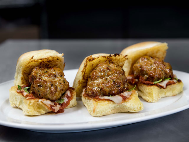 1584_TurkeyMeatballSliders-004.jpg